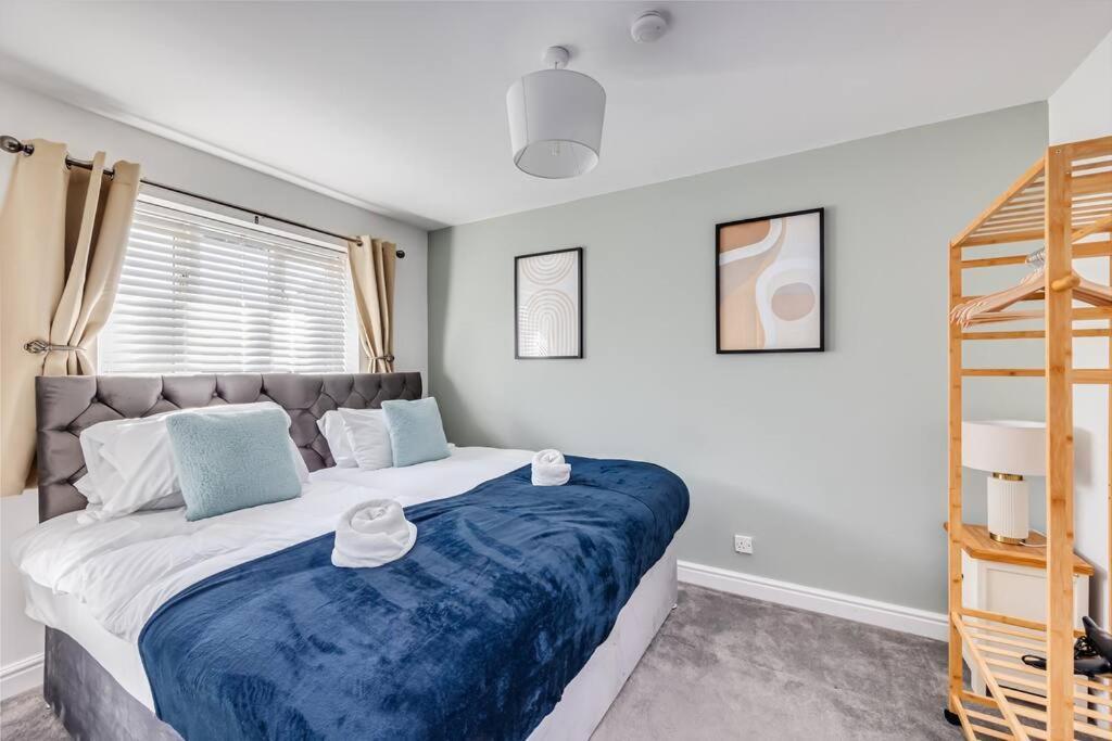 Stylish Detached House - Close To City Centre - Sleeps Up To 7 - Driveway Parking, Self Check-In, Study Room, Fast Wifi And Sky Tv By Yoko Property Milton Keynes Exteriör bild