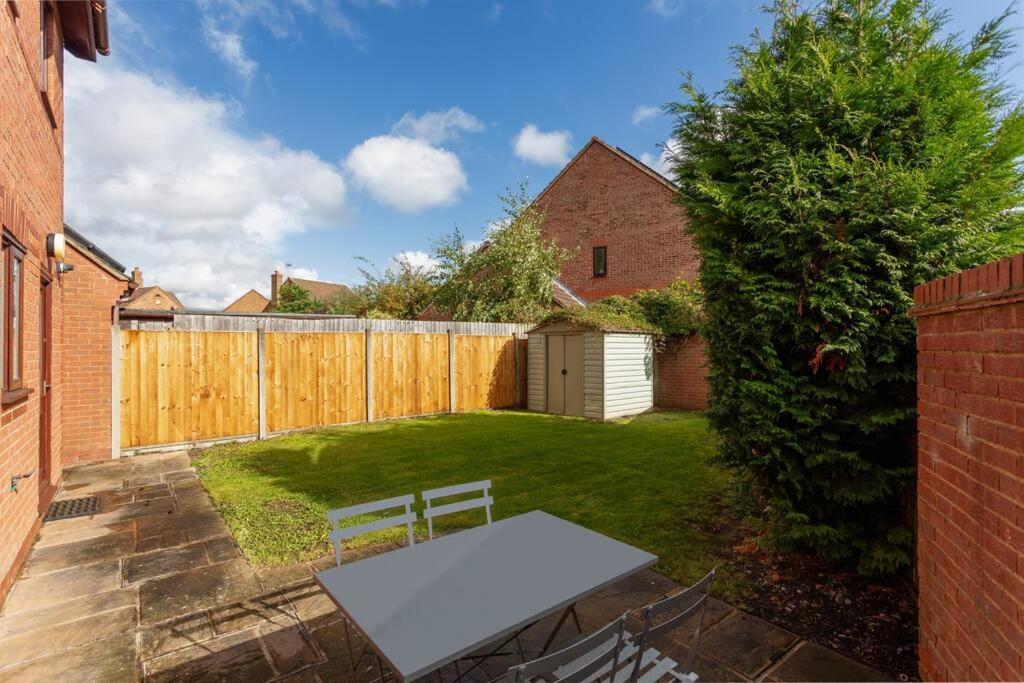 Stylish Detached House - Close To City Centre - Sleeps Up To 7 - Driveway Parking, Self Check-In, Study Room, Fast Wifi And Sky Tv By Yoko Property Milton Keynes Exteriör bild