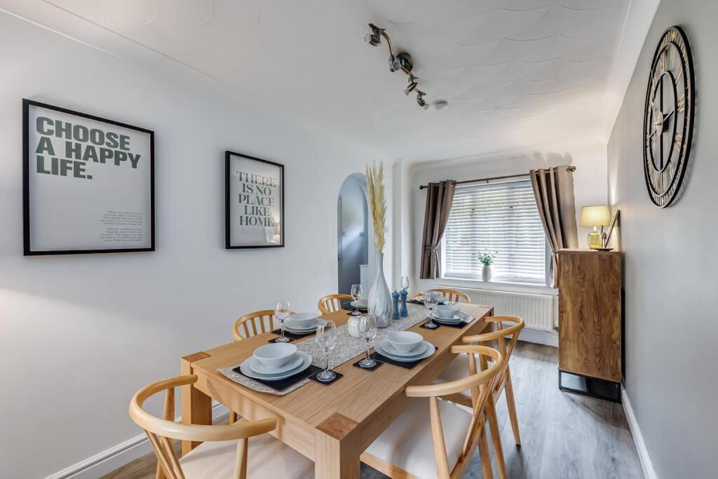 Stylish Detached House - Close To City Centre - Sleeps Up To 7 - Driveway Parking, Self Check-In, Study Room, Fast Wifi And Sky Tv By Yoko Property Milton Keynes Exteriör bild