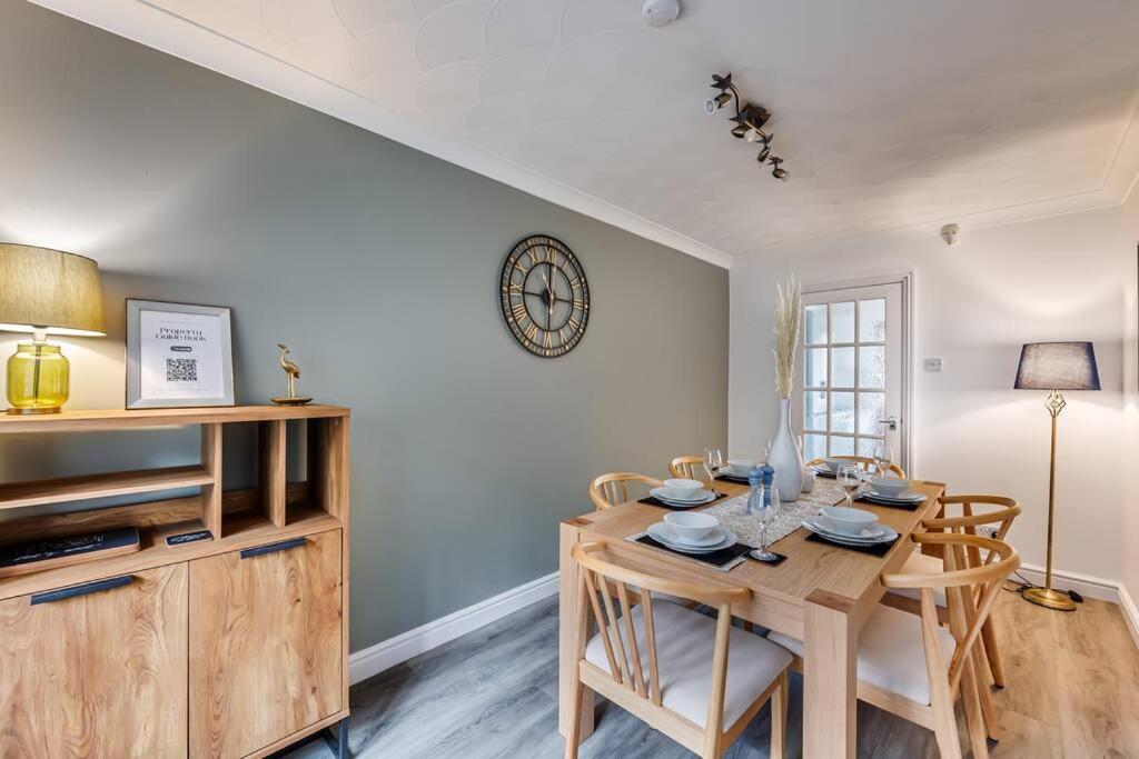 Stylish Detached House - Close To City Centre - Sleeps Up To 7 - Driveway Parking, Self Check-In, Study Room, Fast Wifi And Sky Tv By Yoko Property Milton Keynes Exteriör bild